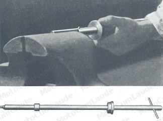 Führung zum Herausnehmen und Einsetzen des Ventils an der Teleskopgabel