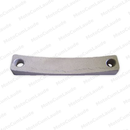 Base plate between fuel tank and frame