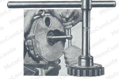 Vorrichtung zum Durchdrehen der Kurbelwelle